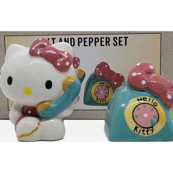 NEW! Hello Kitty Phone a Friend Ceramic Salt and Pepper Shakers - Picture 3 of 4